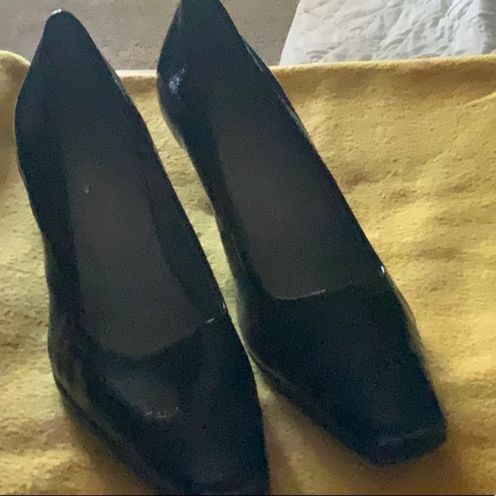 Aerosoles Envy
Elegant Black Patent Leather Women's Heels. Size 8